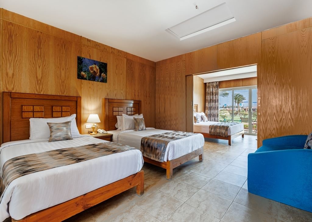 rooms-superior-family-room-garden-or-side-sea-view