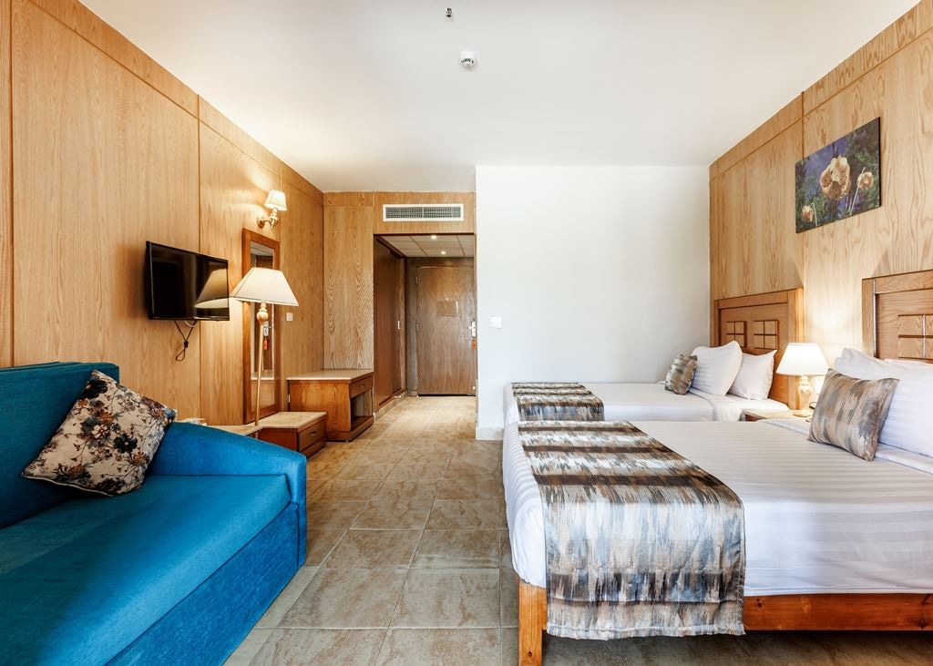 rooms-superior-family-room-garden-or-side-sea-view