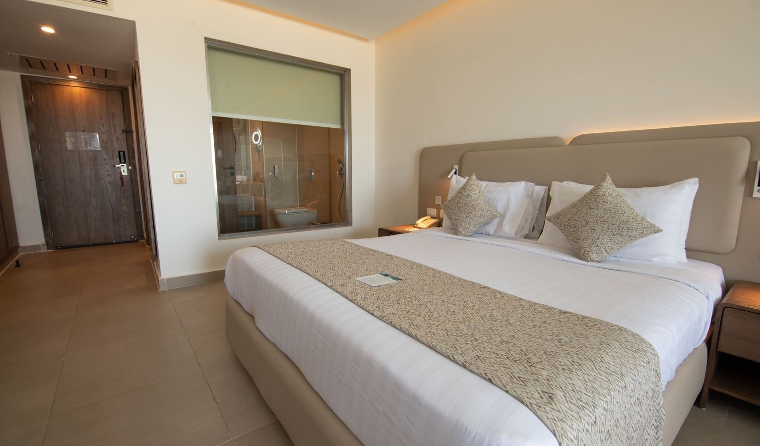 rooms-deluxe-room-sea-view