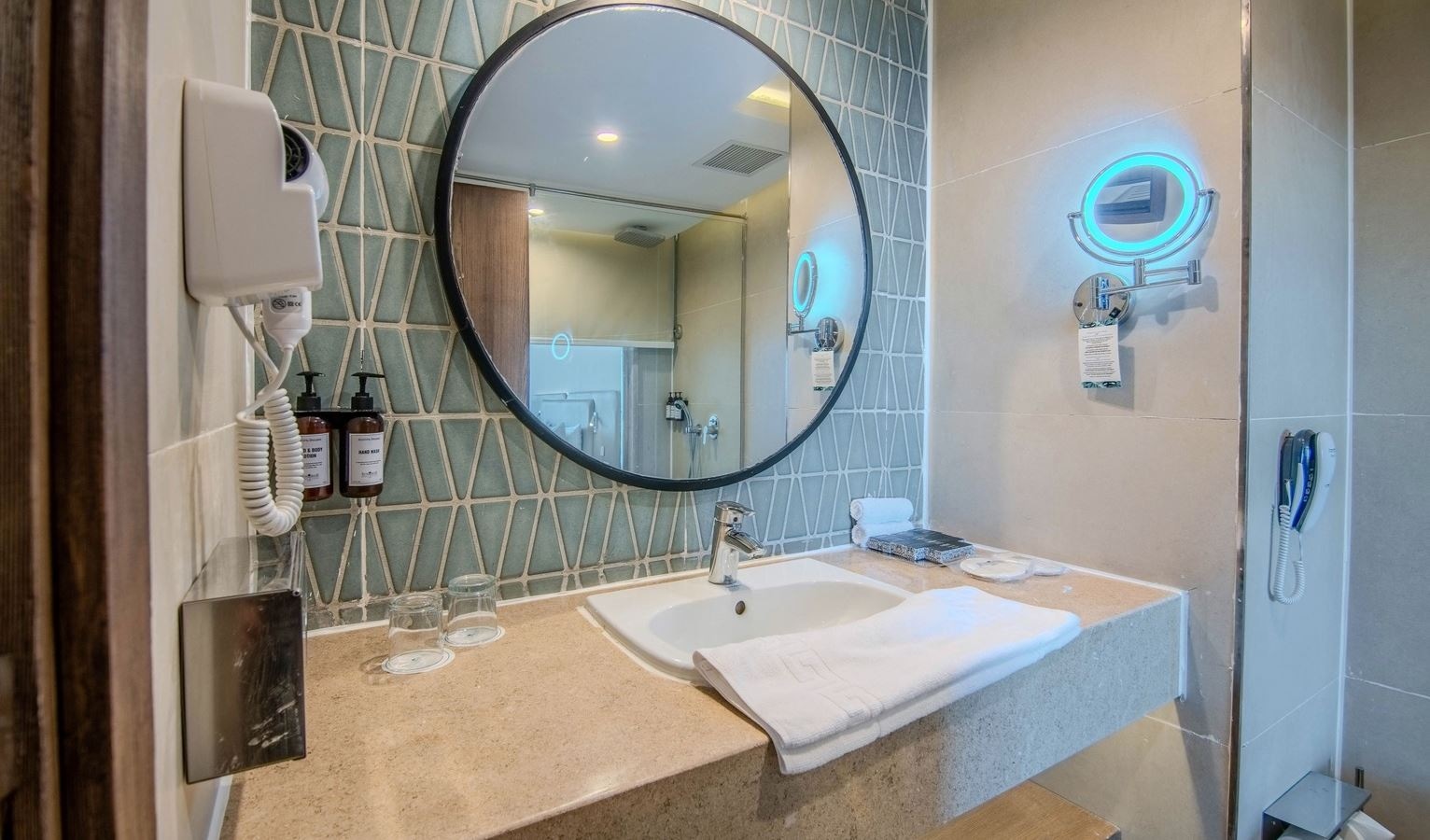 rooms-deluxe-room-sea-view