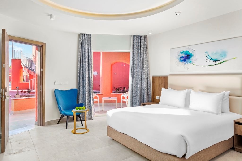 rooms-standard-room-pool--garden-view