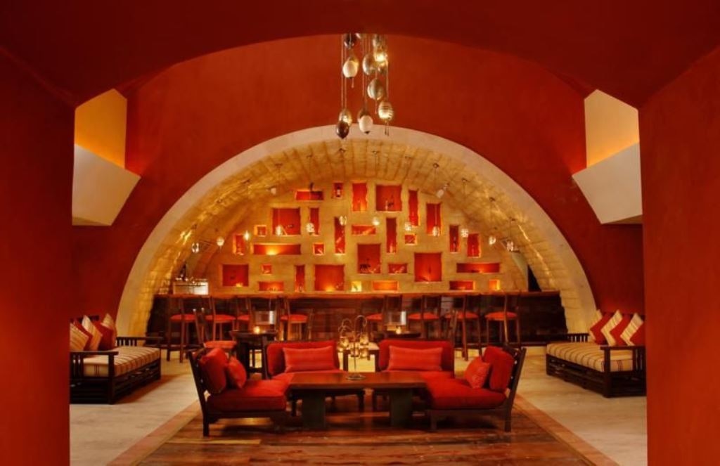 bars-yanni-lobby-bar