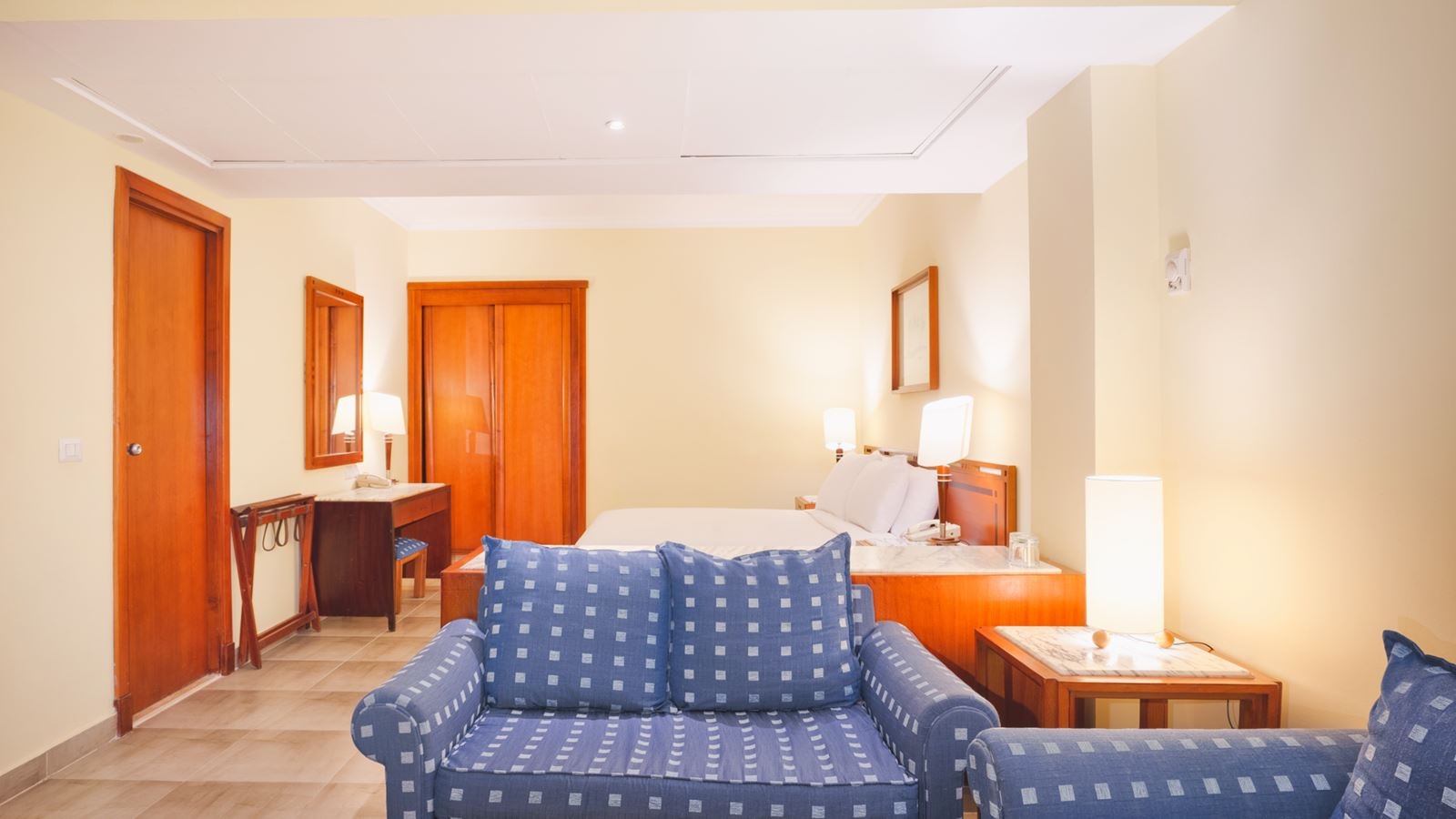 rooms-diplomatic-suite