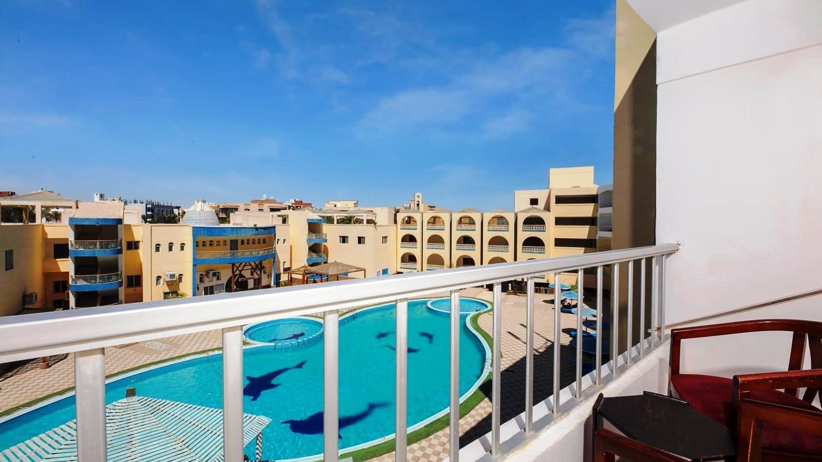 rooms-room-standard-pool-view