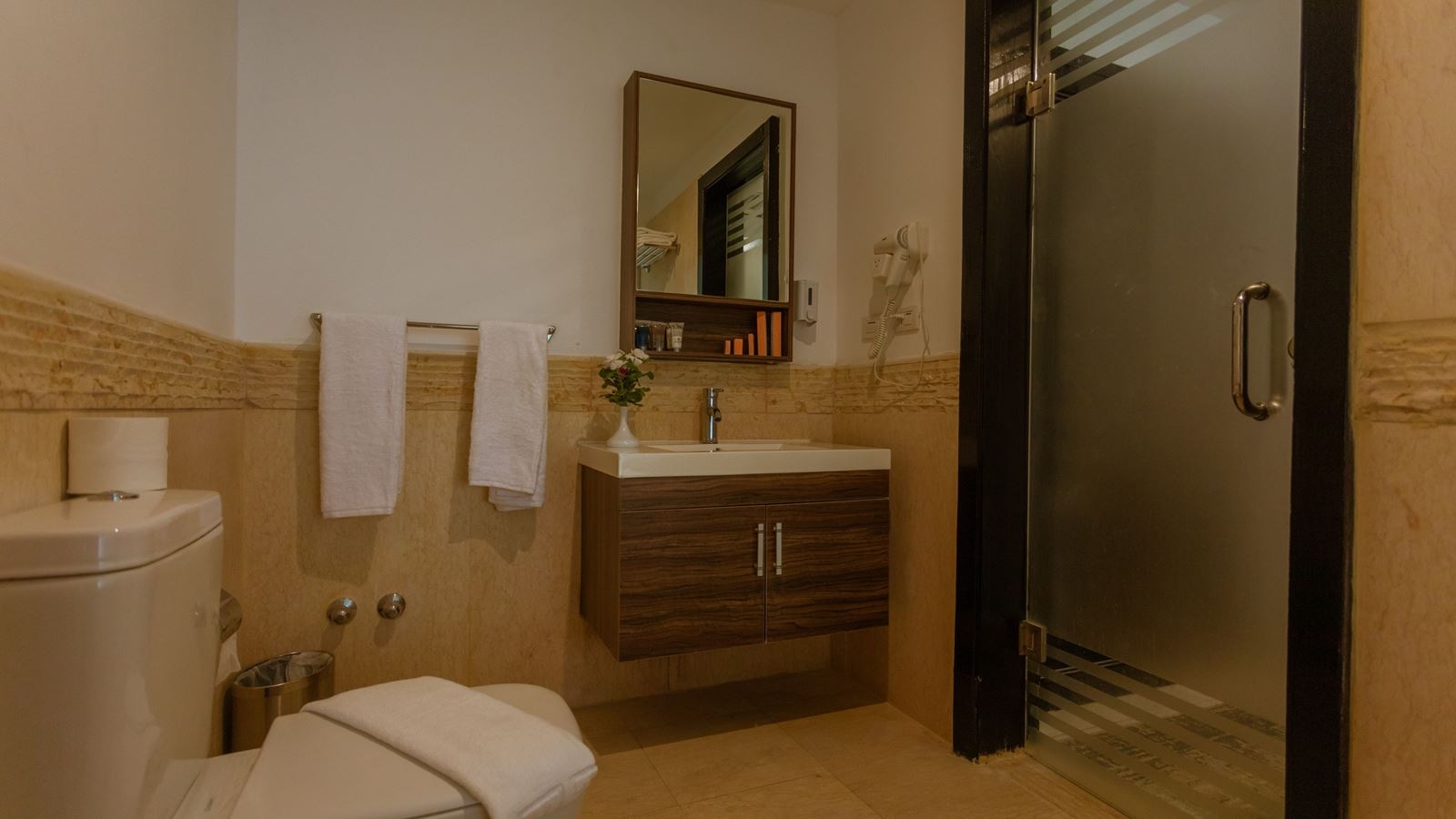 rooms-standard-room-city-view