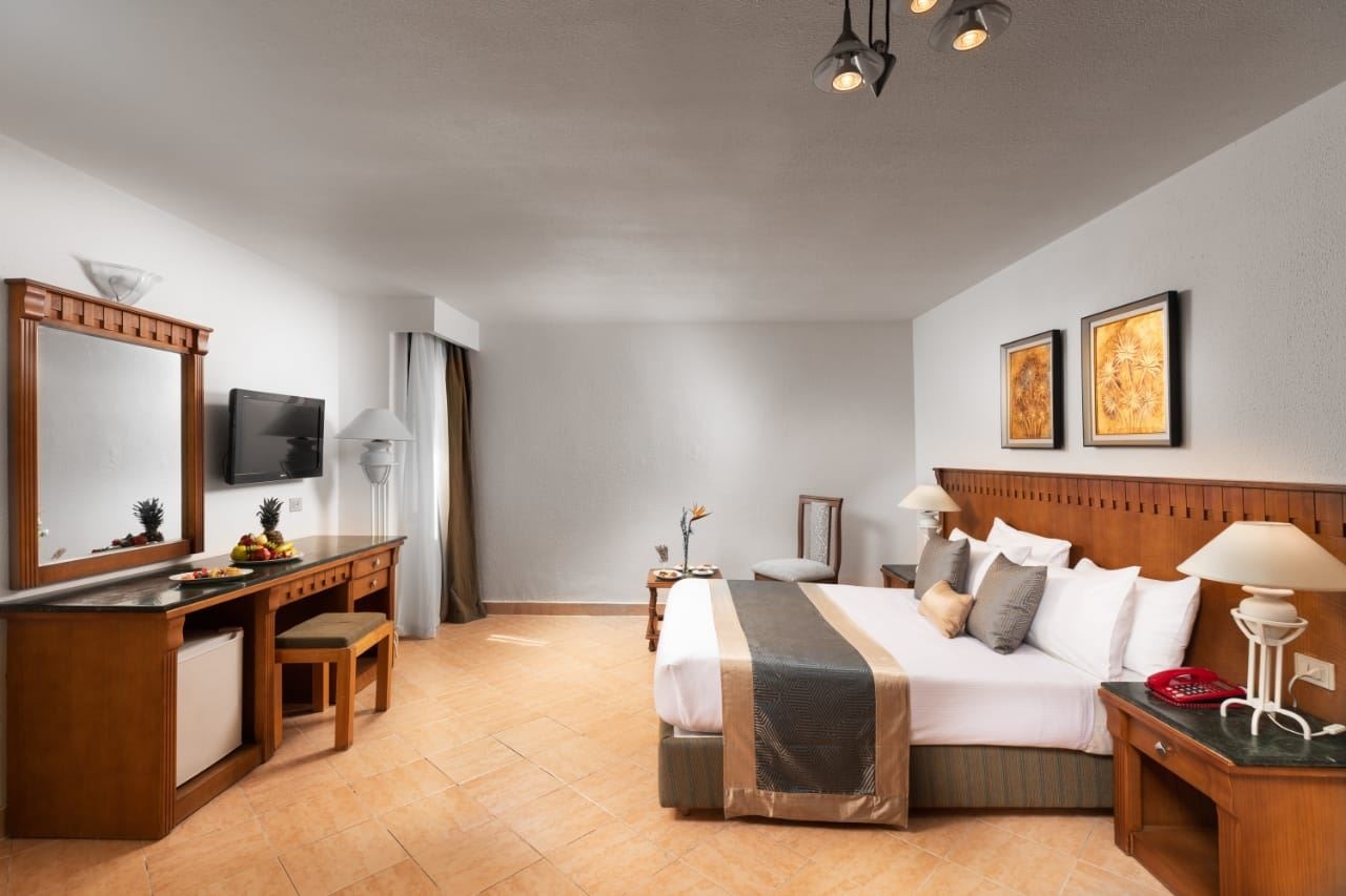 rooms-room-standard-gardenpoolview