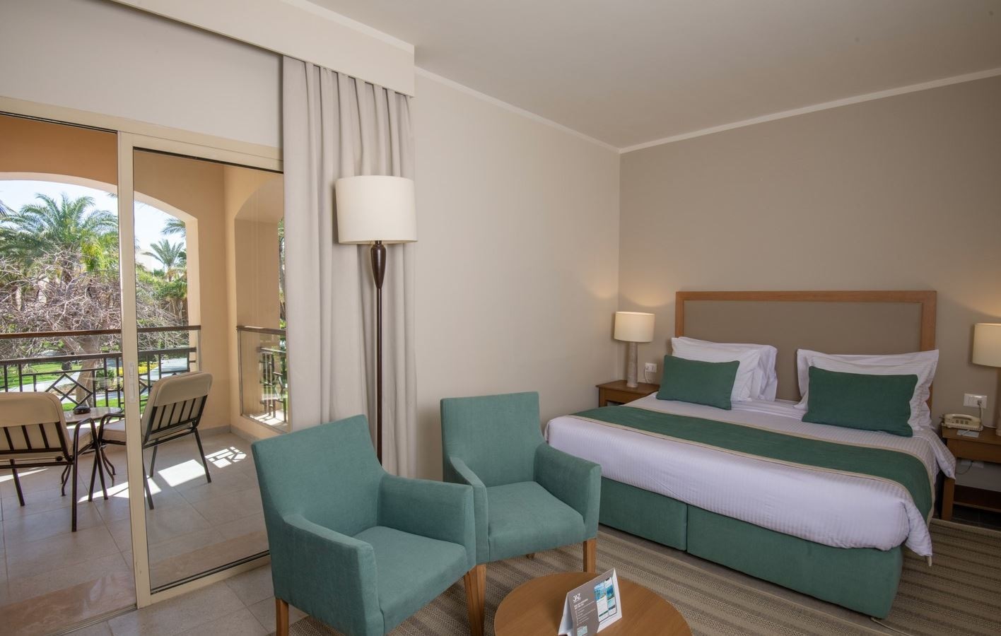 rooms-superior-room-pool-view-queen-bed