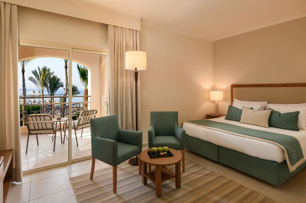 rooms-superior-room-sea-view-queen-bed