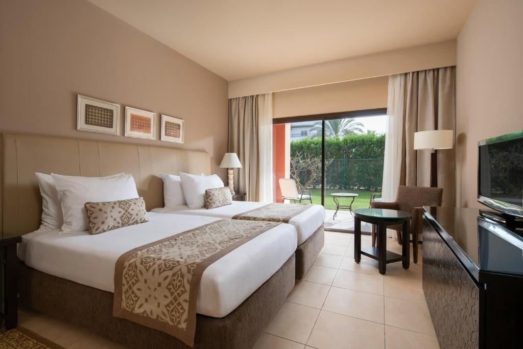 rooms-superior-queen-or-twin-bed-garden-or-pool-view