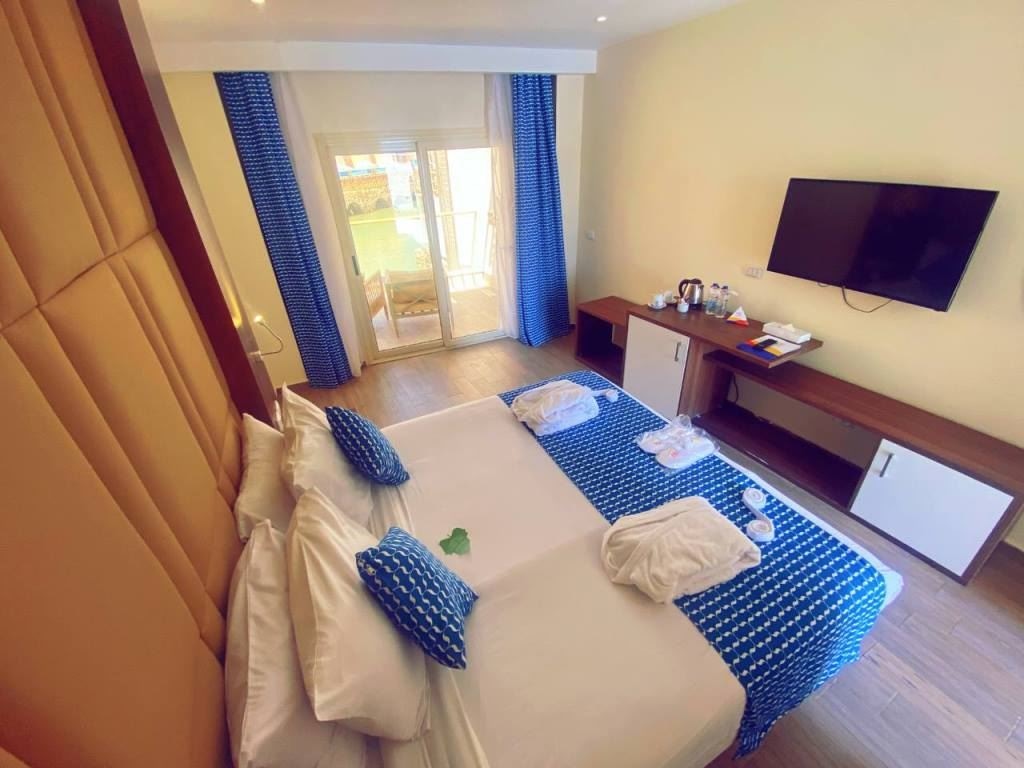 rooms-deluxe-back--resort-view