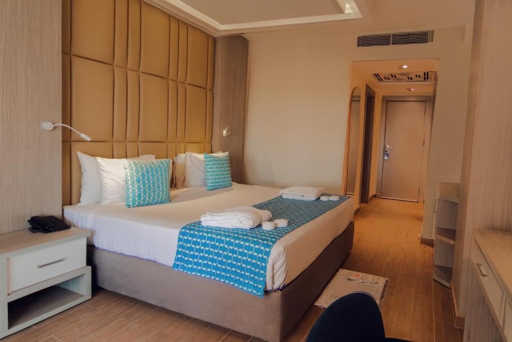 rooms-deluxe-room-sea-view