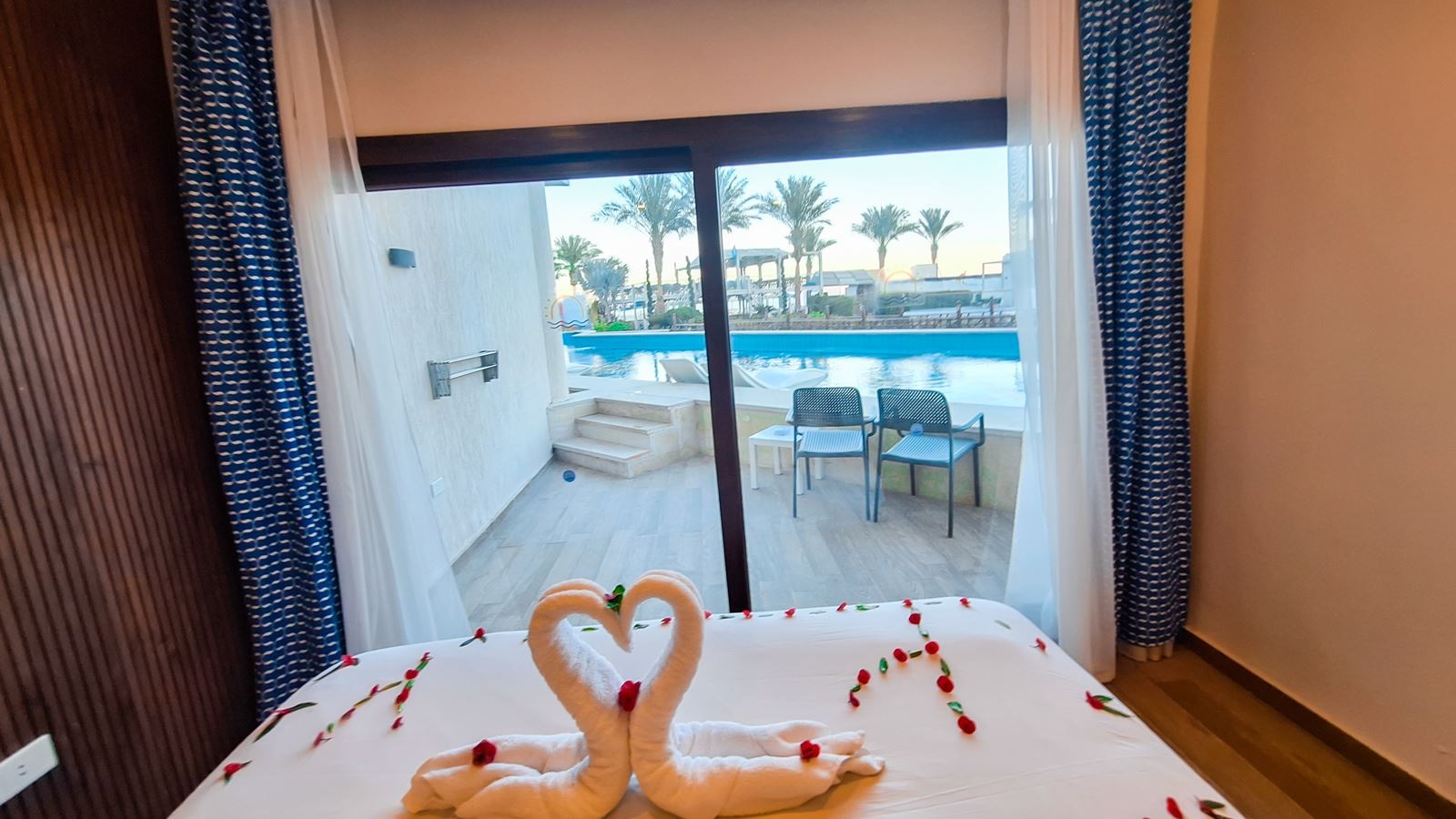 rooms-princess-suite-swim-up