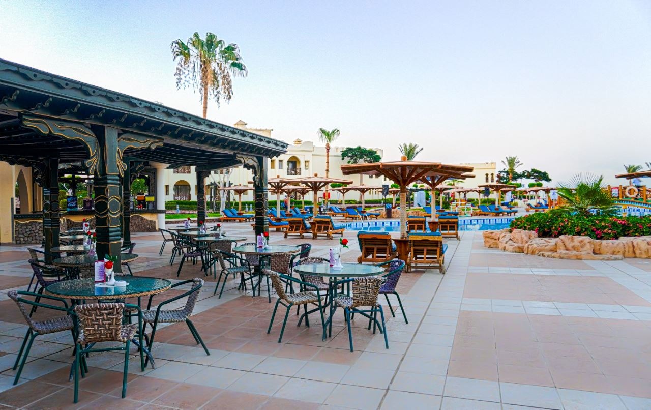 restaurants-pool-bar