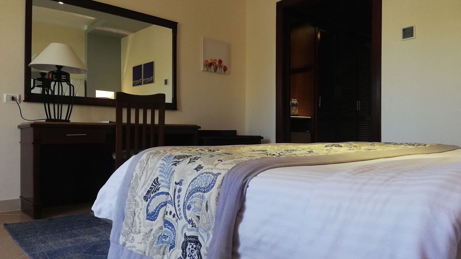 rooms-superior-room-main-building-pool-view