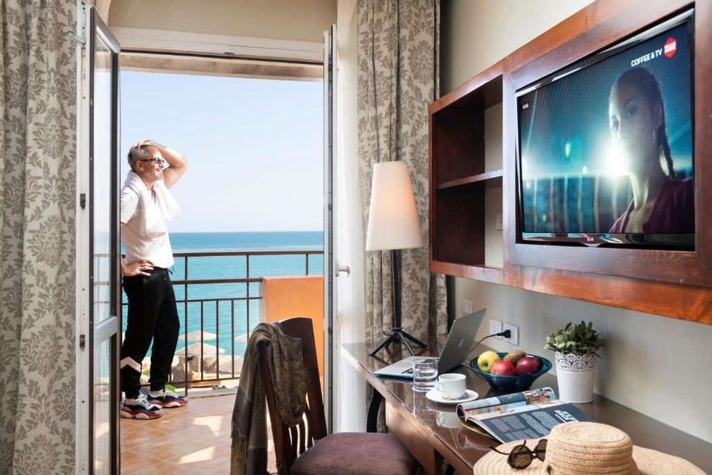 rooms-room-premium-sea-view-king-beds