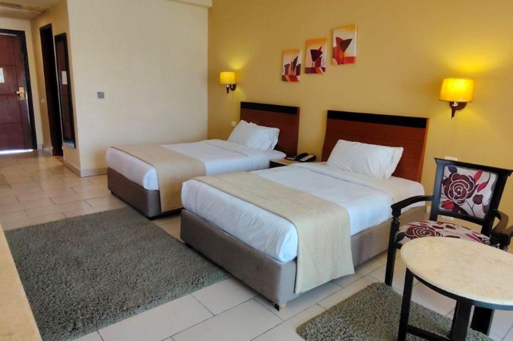 rooms-lazy-river-room-+16