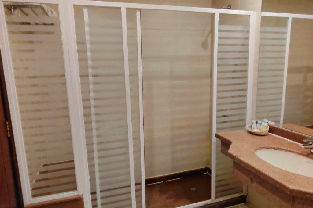 rooms-lazy-river-room-+16