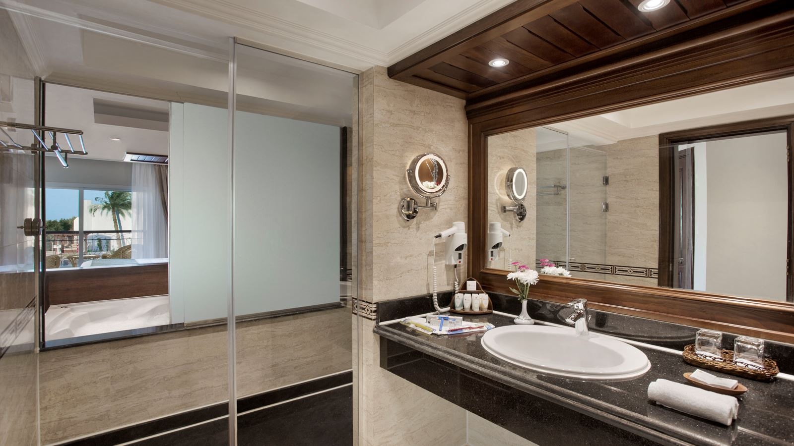 rooms-premium-jacuzzi-suite-pool-view