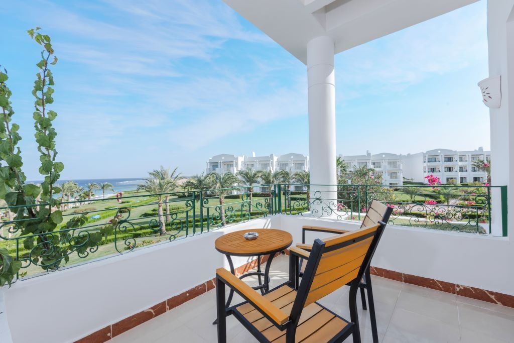 rooms-standard-room-side-sea-view