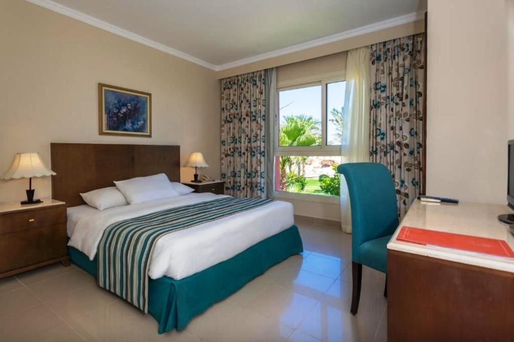 rooms-superior-garden--pool-view-room