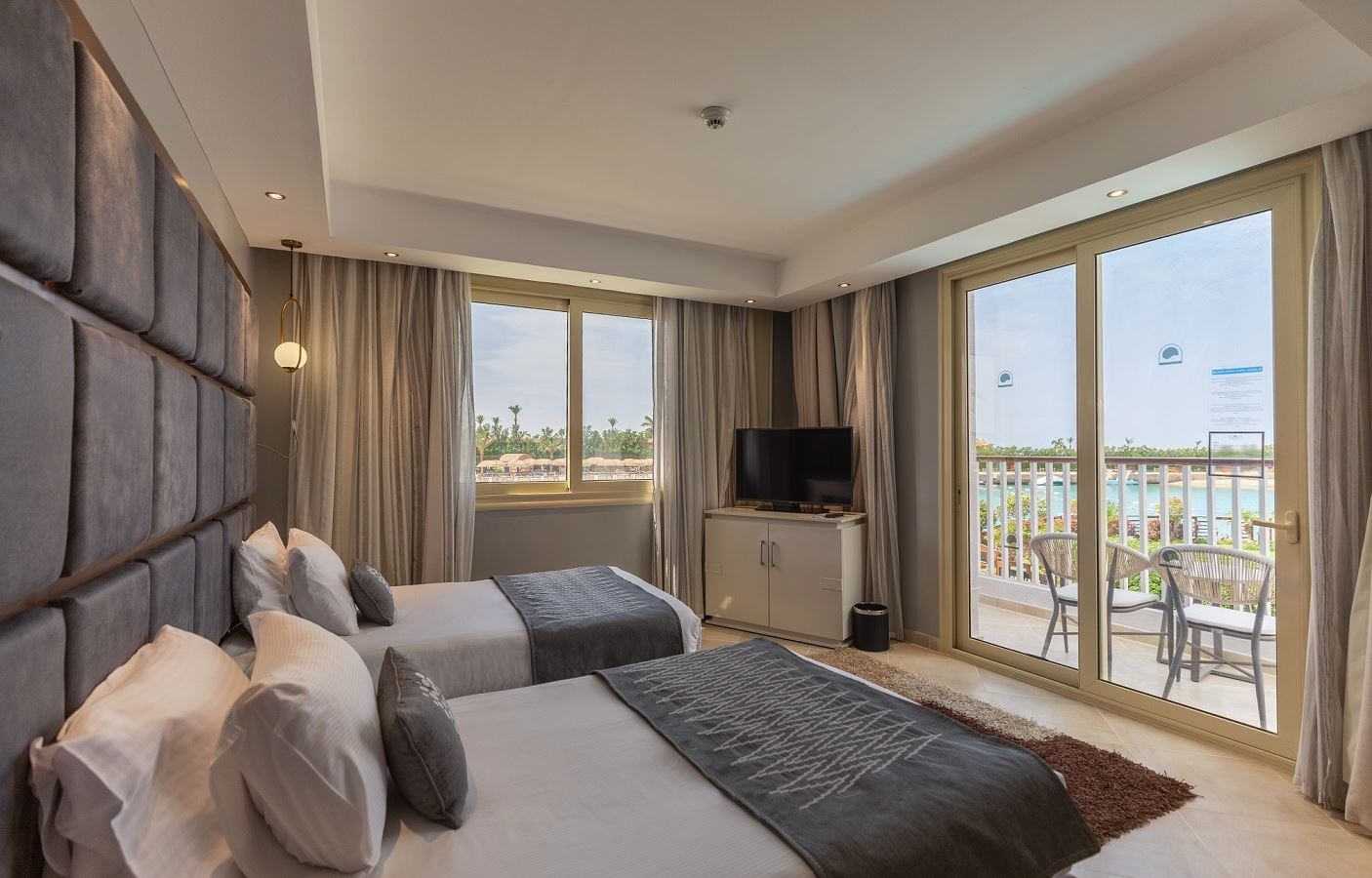 rooms-posh-club-jacuzzi-suite-sv