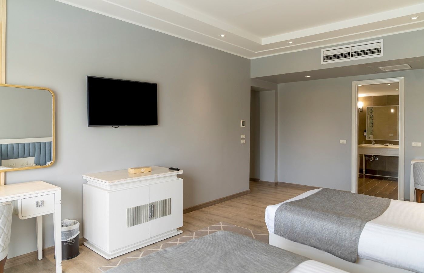 rooms-posh-club-royal-suite-sv