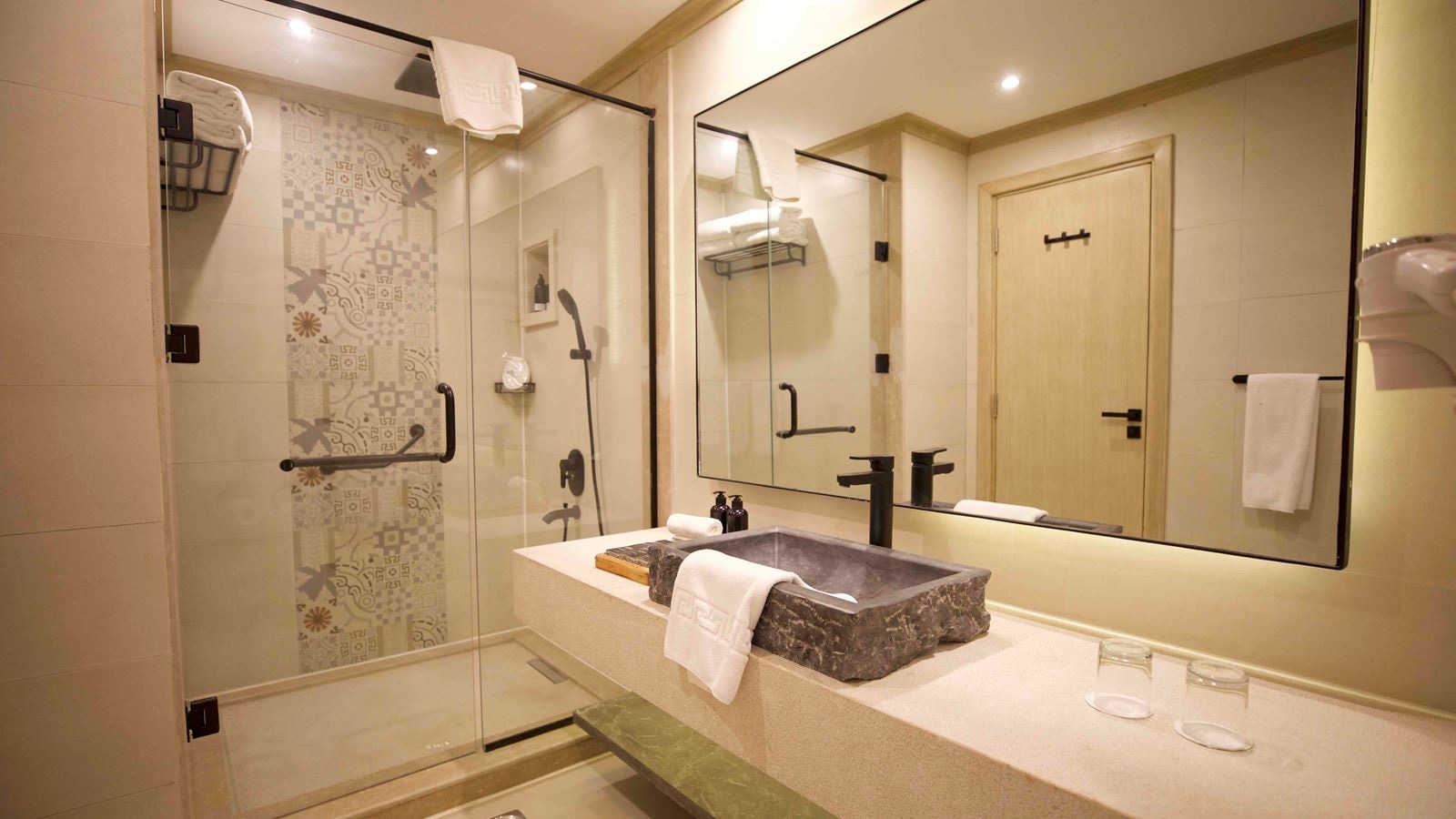 rooms-superior-room-garden-view-partial-sea-view-pool-view