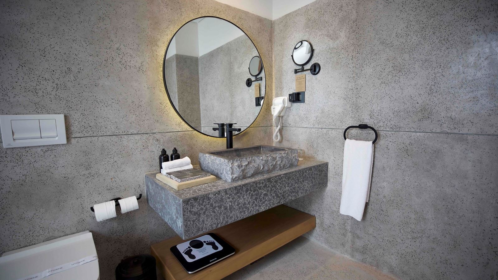 rooms-tucana-pool-suite-partial-sea-view