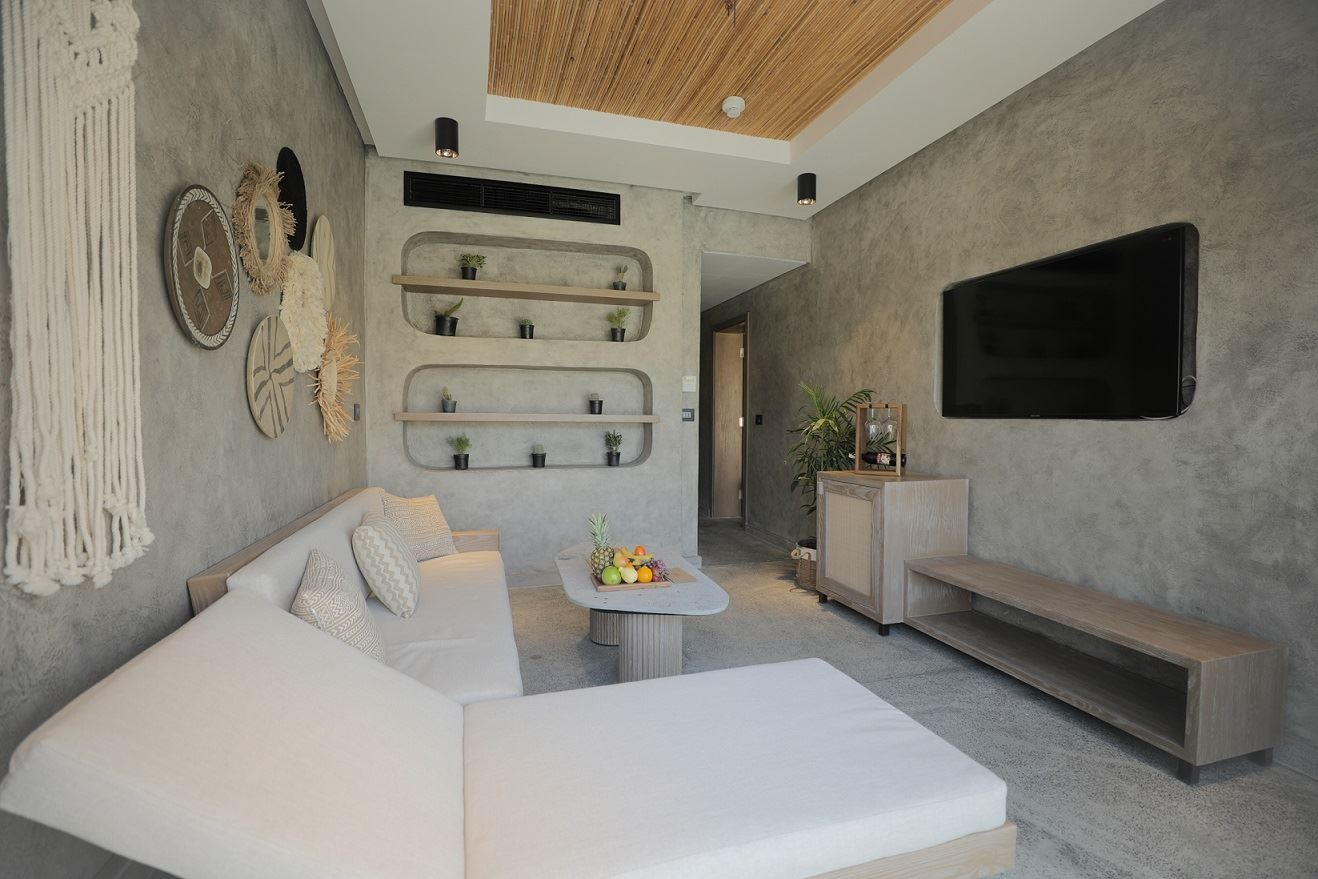 rooms-executive-pool-suite-partial-sea-view