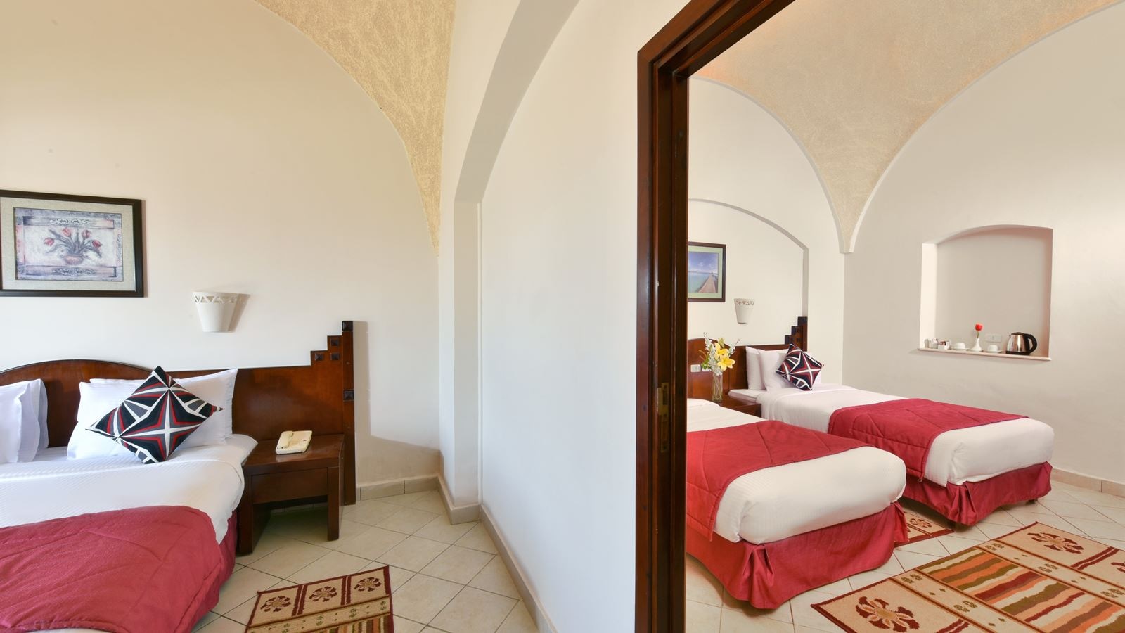 rooms-room-family-poolview