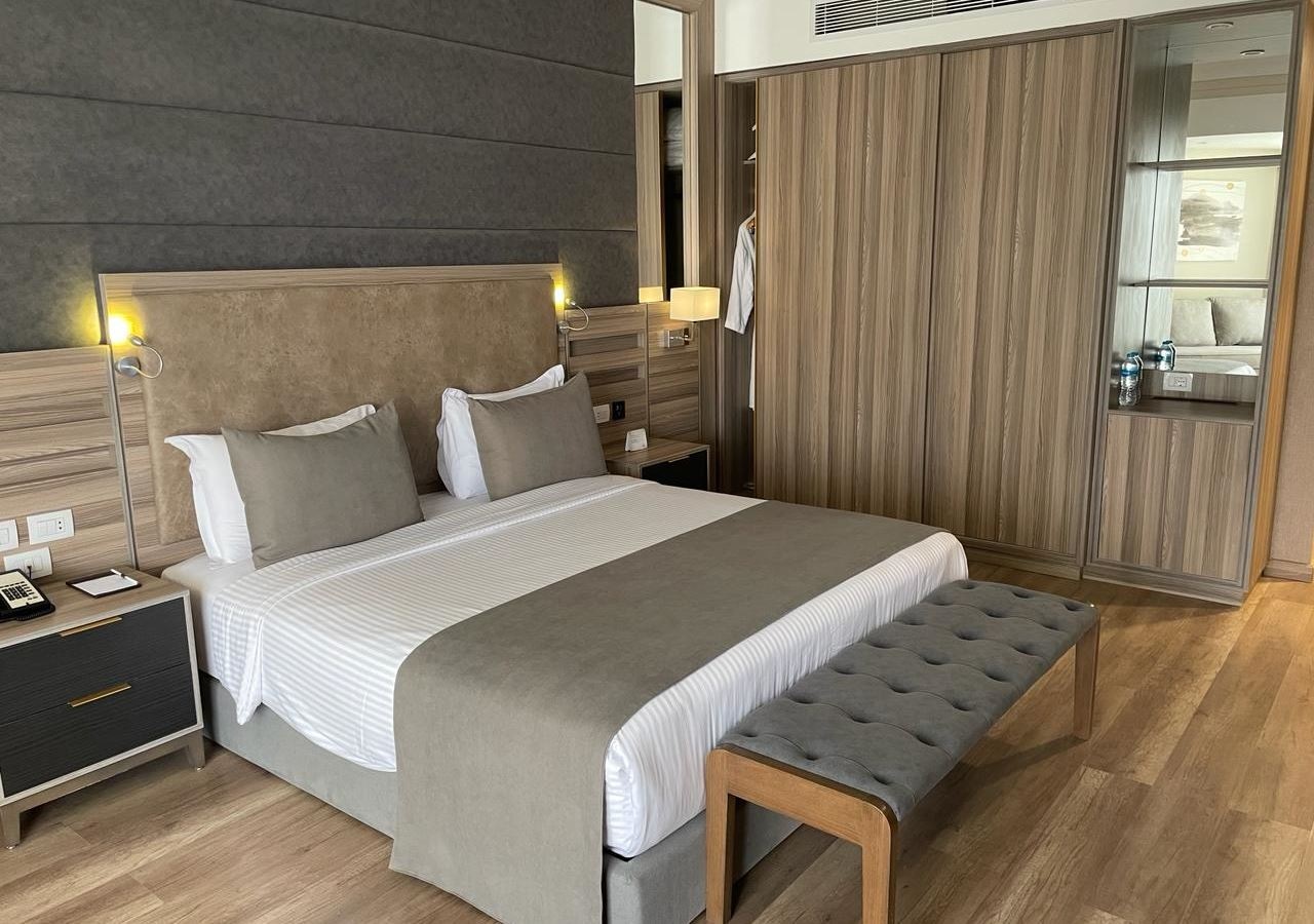 rooms-main-building-junior-suite-pool-view