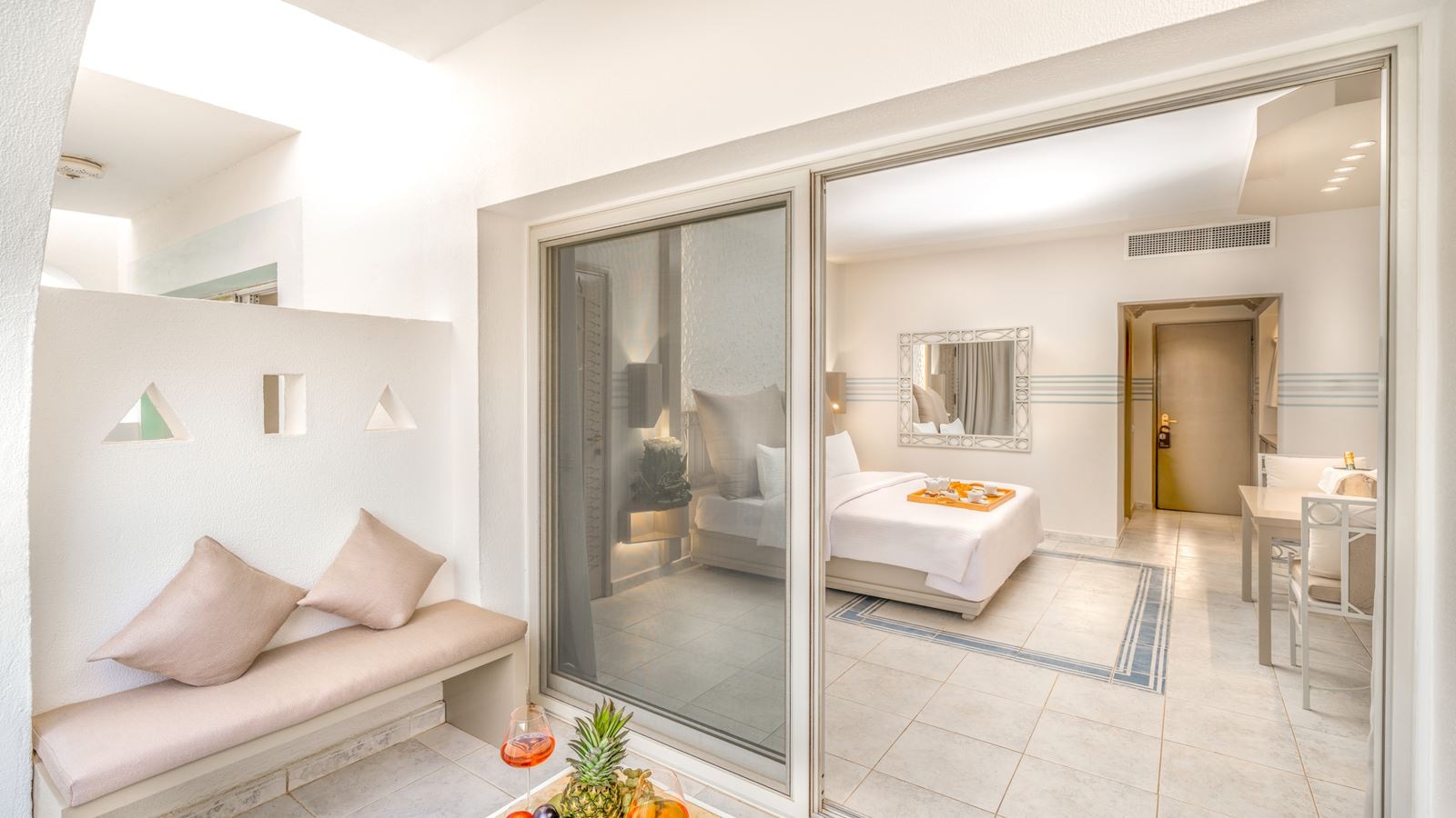 rooms-aquamarine-deluxe-beach-view-gym-free