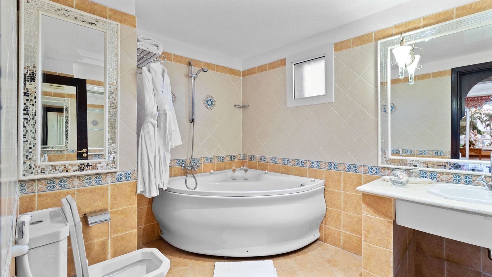 rooms-domina-harem-deluxe