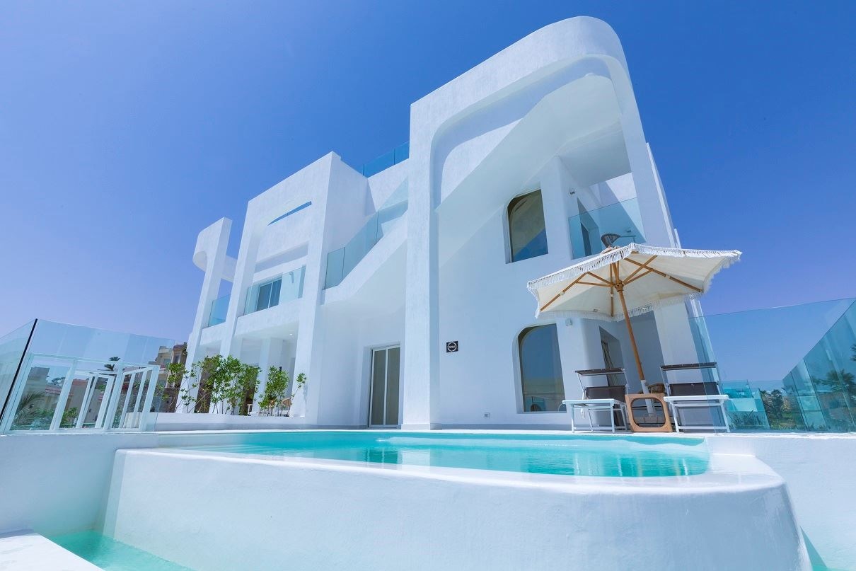 rooms-the-party-never-end-suite-private-pool