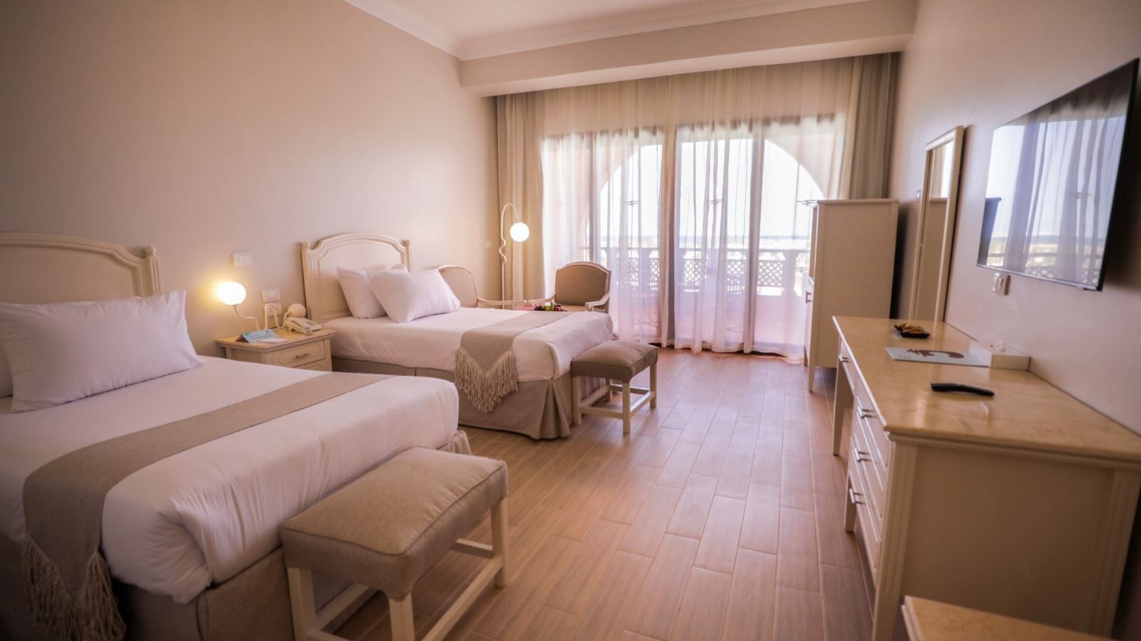 rooms-superior-pool-view