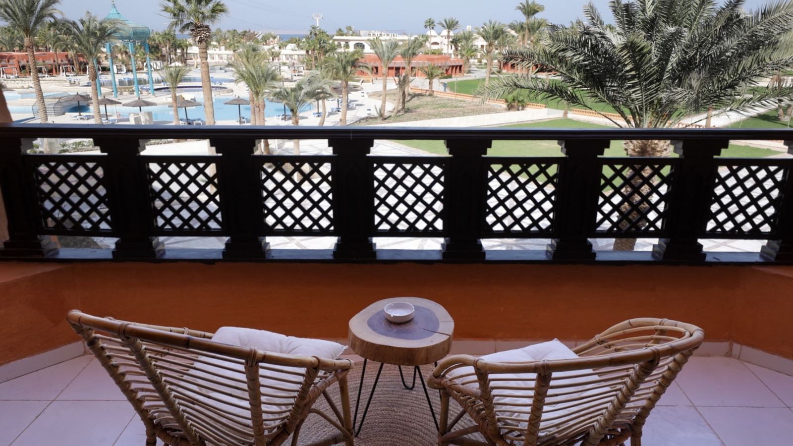 rooms-superior-pool-view