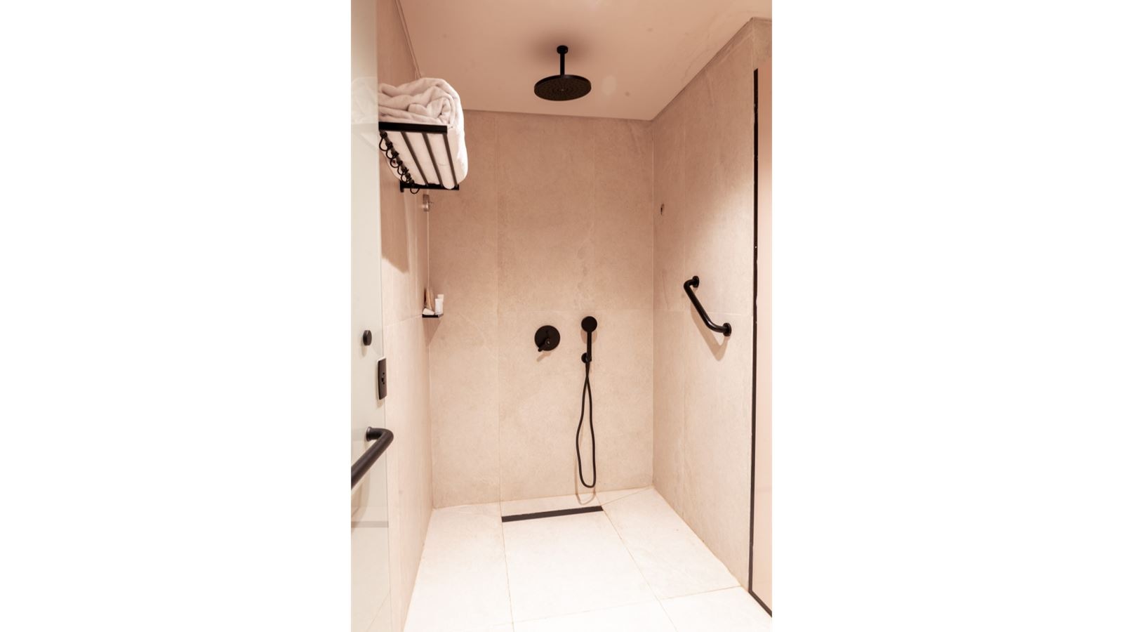 rooms-premium-deluxe-junior-suite