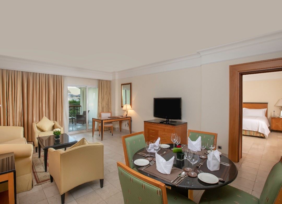 rooms-quad-executive-suite-adult-+18