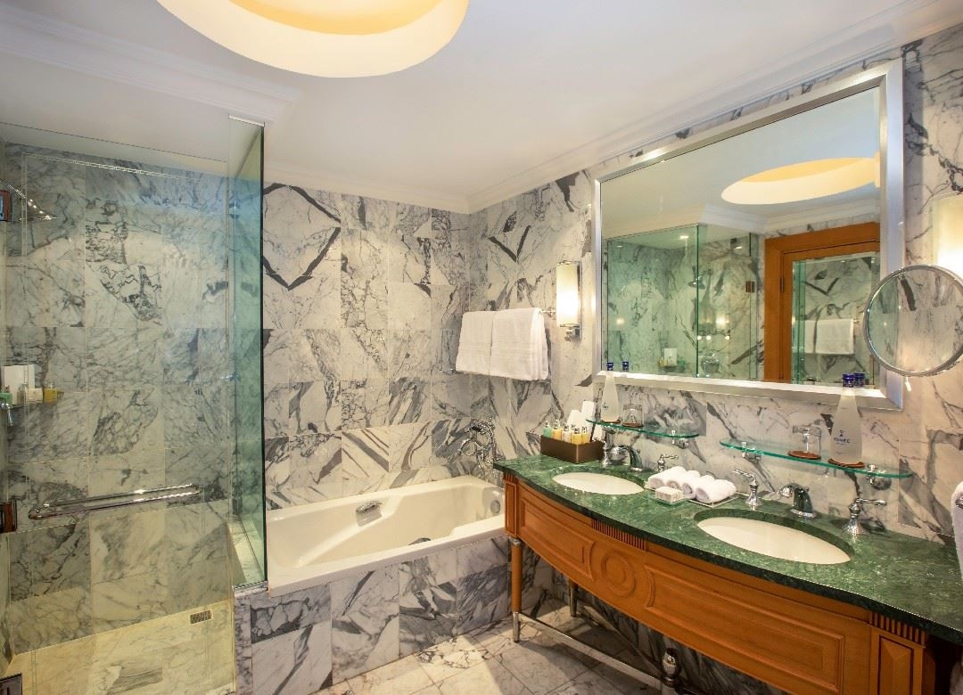 rooms-quad-executive-suite-adult-+18