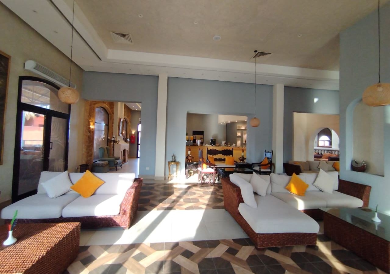 bars-turquoise-lobby-bar