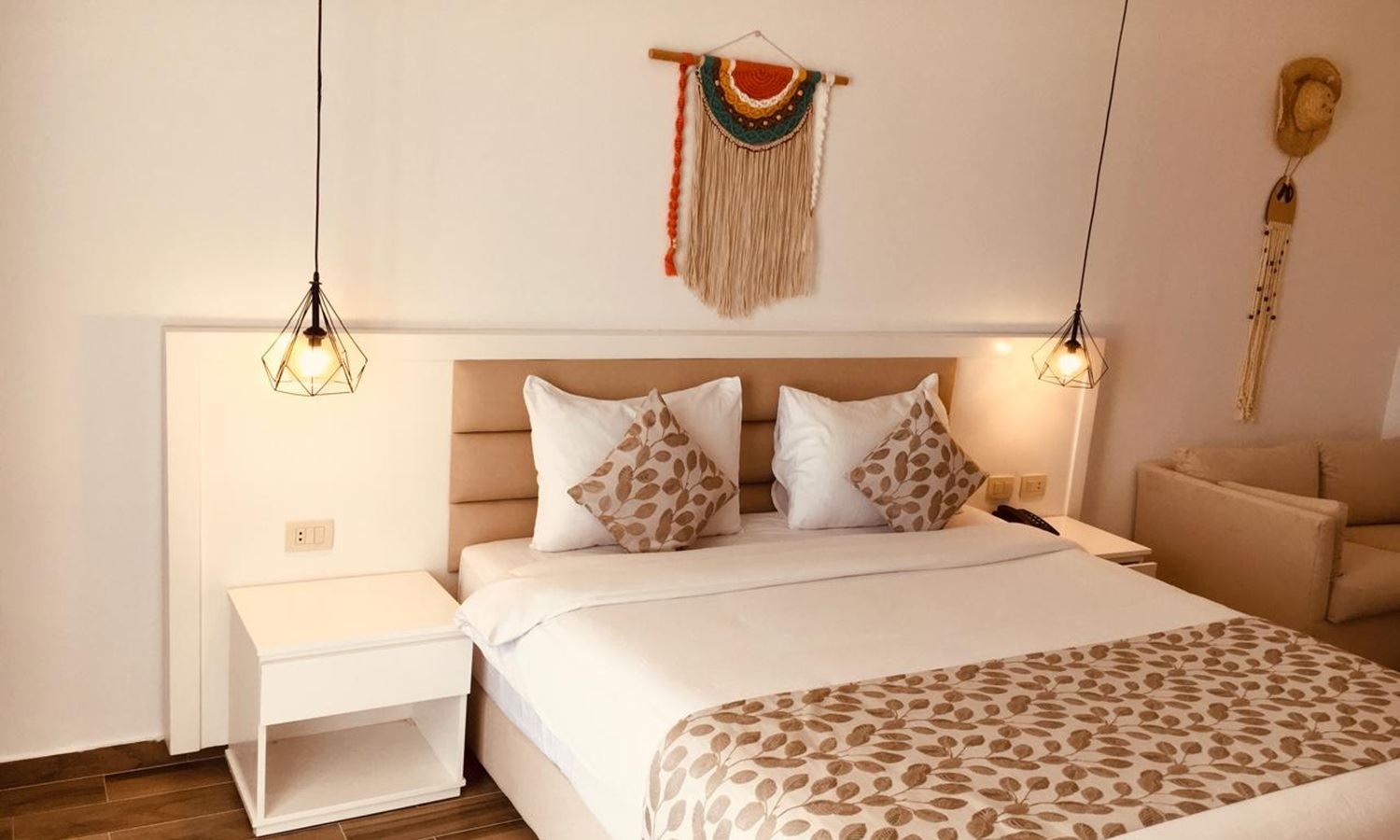 rooms-deluxe-room-sea-view-height-wing