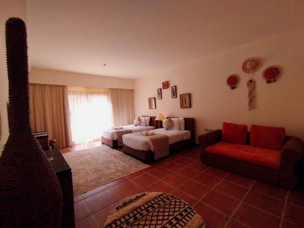 rooms-family-two-bedrooms-pool-view