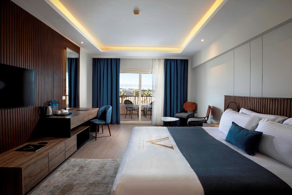 rooms-superior-room-garden-view-pool-view