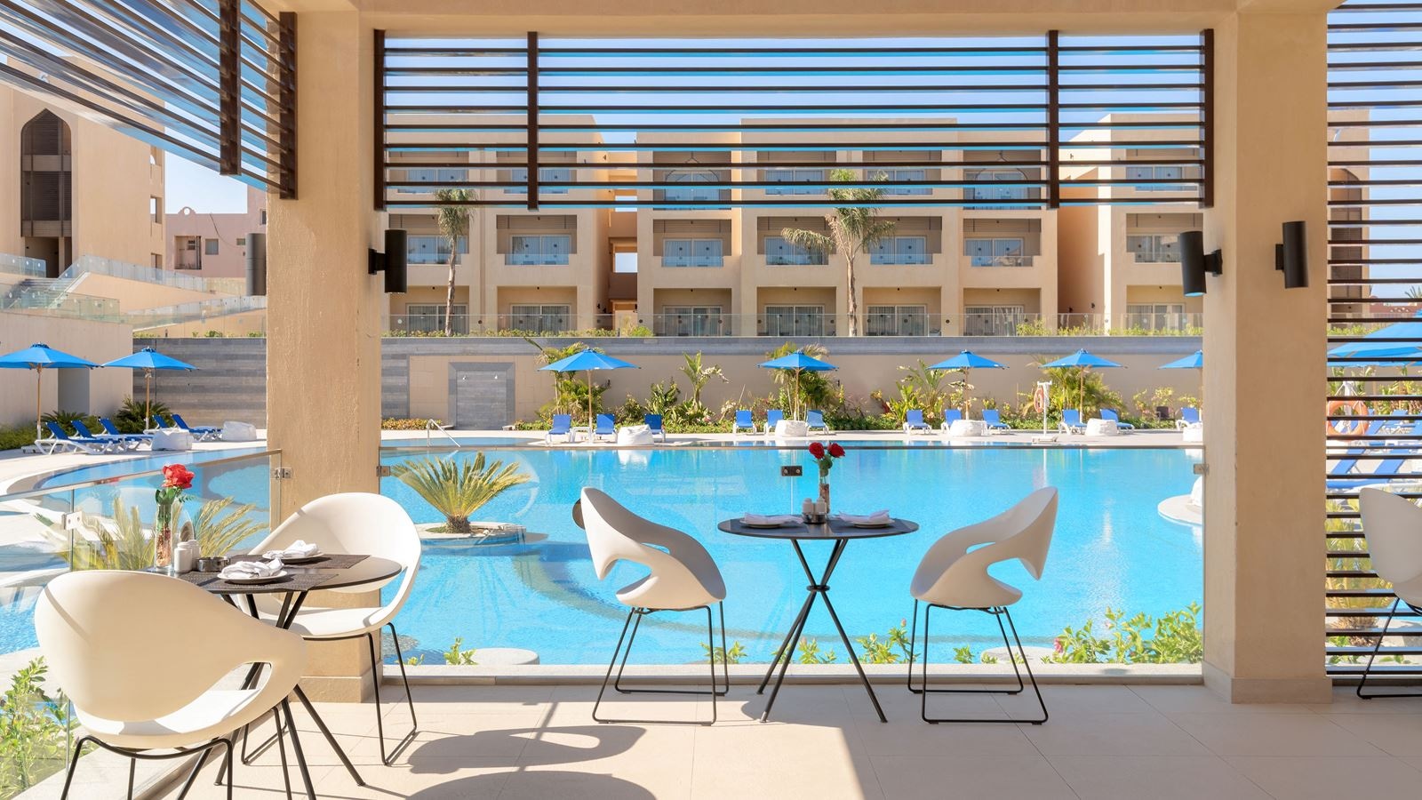 restaurants-pool-bar