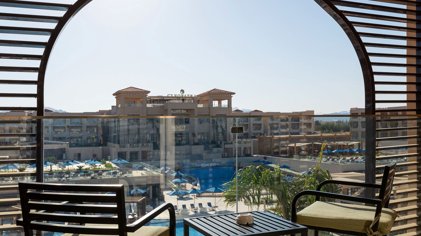 rooms-deluxe-pool--garden-view