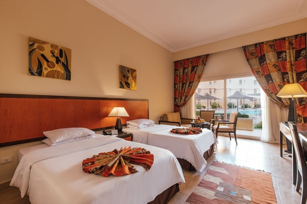 rooms-premium-room-pool-view