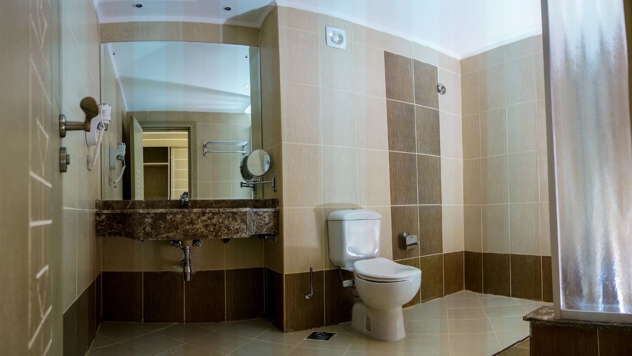 rooms-standard-pool-view-room