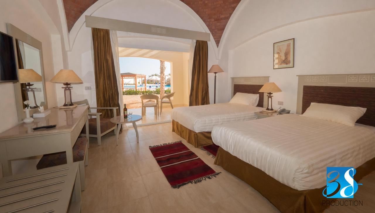 rooms-standard-pool-view-room