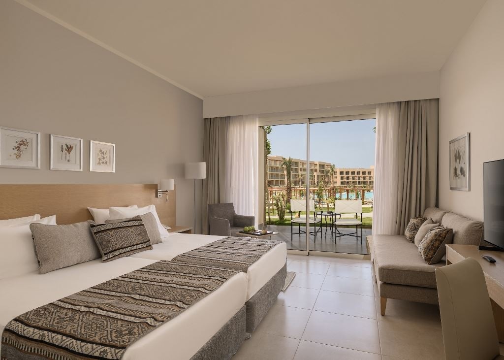 rooms-deluxe-family-pool