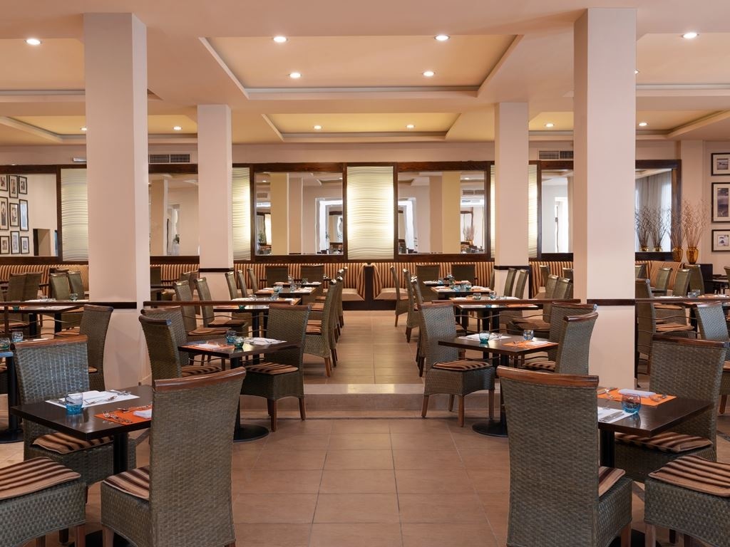 restaurants-waves-main-restaurant